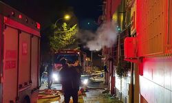 Apartmanda çıkan yangında 1'i ağır 8 kişi yaralandı