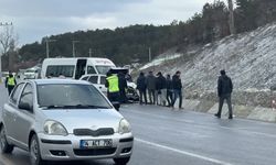 Minibüs ile otomobil çarpıştı: 1 ölü, 9 yaralı