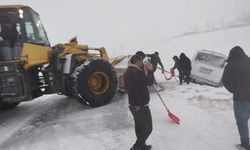 Başkale-Hakkari yolunda minibüs kazası