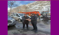 Karayolları ekiplerinden yaralı kekliğe şefkat eli