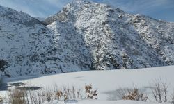 Hakkari’de kış sert yüzünü gösterdi, baraj dondu