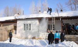 Vefa ekipleri kış şartlarında ihtiyaç sahiplerinin yanında