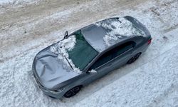Kar ve buz otomobile zarar verdi