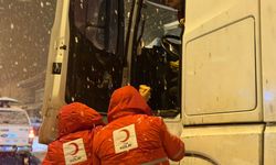 Muş-Bingöl yolunda mahsur kalanlara Türk Kızılay yardımı