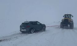 Kars’ta kar ve tipide 15 araç kurtarıldı