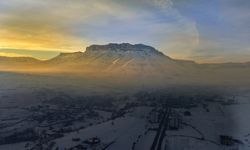 Hakkari'de soğuk hava ve sis etkili oldu