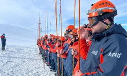 Hakkari AFAD ekiplerine çığ eğitimi verildi