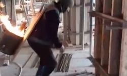 Dondurucu soğukta sırtında ateşle çalıştı