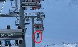 Snowboardunu almak isterken telesiyejde asılı kaldı