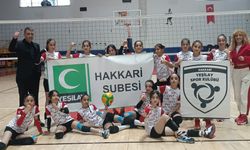 Hakkari Yeşilay Spor’dan set vermeden galibiyet