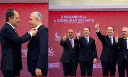 Erbakan Hakkarili Erol’a rozet taktı