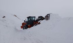 Şırnak’ta karla mücadele eksi 14 derecede sürüyor