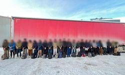 TIR'ın dorsesinde 25 kaçak göçmen yakalandı