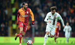 Galatasaray, sahasında 1 puanı son anlarda kurtardı