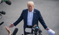 Trump: Büyük bir donanma İran'a ilerliyor