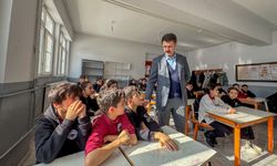 Çukurca Kaymakamı Emre Cebeci’den okul ziyareti