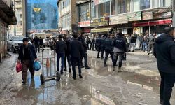 Yüksekova’da sokak ortasında kavga