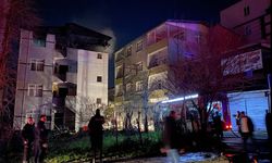 Evinde çıkan yangını söndürmek isterken yaralandı