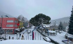 İzmir'in yüksek kesimleri beyaza büründü