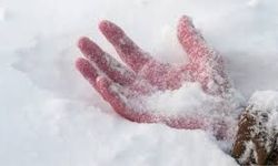 Hakkari’de dört kişi donarak hayatını kaybetti