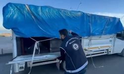 Kamufle edilen bölmeden 19 kaçak göçmen çıktı