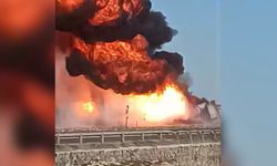 Devrilen yakıt yüklü TIR yandı; 1 yaralı