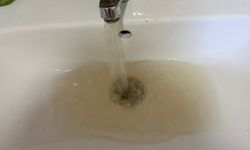 Hakkari’de musluklardan çamur aktı; vatandaş tepkili