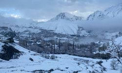 Hakkari'de yağış sonrası kartpostallık manzaralar oluştu