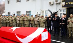 Hakkari'de şehit olan asker son yolculuğuna uğurladı