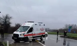Ambulans ile servis minibüsü çarpıştı: 10 yaralı