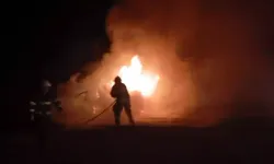 Mardin'de park halindeki otomobil yandı