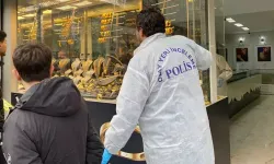 Maskeli gaspçılar 1 kilo altınla kaçtı