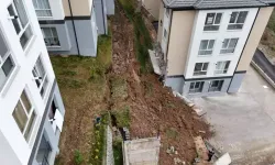 Sitenin istinat duvarı çöktü; 32 kişi tahliye edildi