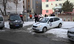Ağrı’da polis, öğrenciler için okul çevresinde görevde