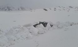 Hakkari’de kar nedeniyle ulaşım aksadı