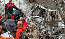 Bitlis’te araç dereye düştü: 3 ölü, 5 yaralı