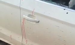 Alkol alıp kaza yaptıkları otomobili kurşunladılar