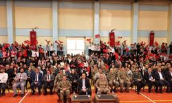 Askeri bando takımı, Derecik’te konser verdi