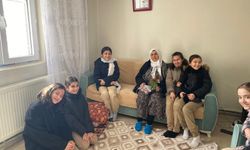 Karlıova'da öğrenciler engelli ve yaşlıları ziyaret etti