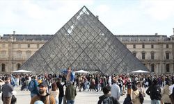 Macron, Louvre Müzesi'nin başına yeni bir isim atadı