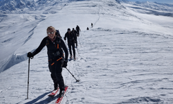Avrupalı 15 dağcı dağ kayağı için Hakkari’de