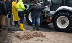 Çukurca’da su baskını: Belediye ekipleri seferber oldu