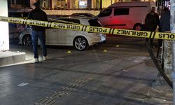 Silahlı kavgada 1’i yoldan geçen 2 kişi yaralandı