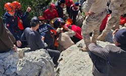 Kayıp kişi kayalıklarda yarığa düşmüş halde bulundu