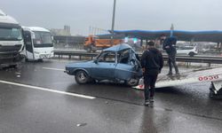 TIR'ın çarptığı otomobil hurdaya döndü