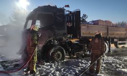 Eyüpsultan'da TIR alev alev yandı