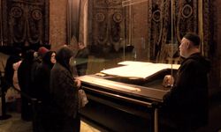 Ziyarete açılan Hırka-i Şerif'e yoğun ilgi