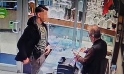 Jandarma kılığına giren hırsız, kuyumcudan altın çalıp kaçtı