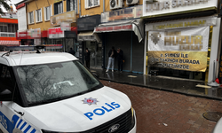 Girdiği kuyumcu dükkanından ziynet eşyası çaldı