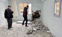 Hakkari’de kaya düşen evde AFAD incelemesi